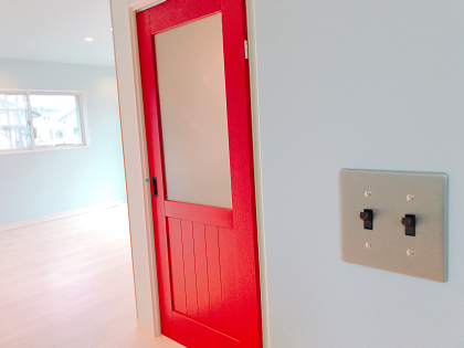 アメリカンスイッチ　カラー建具